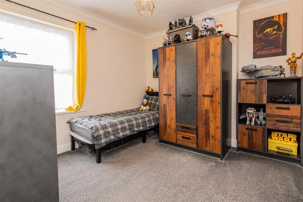 East Grove, Rushden, photo 11