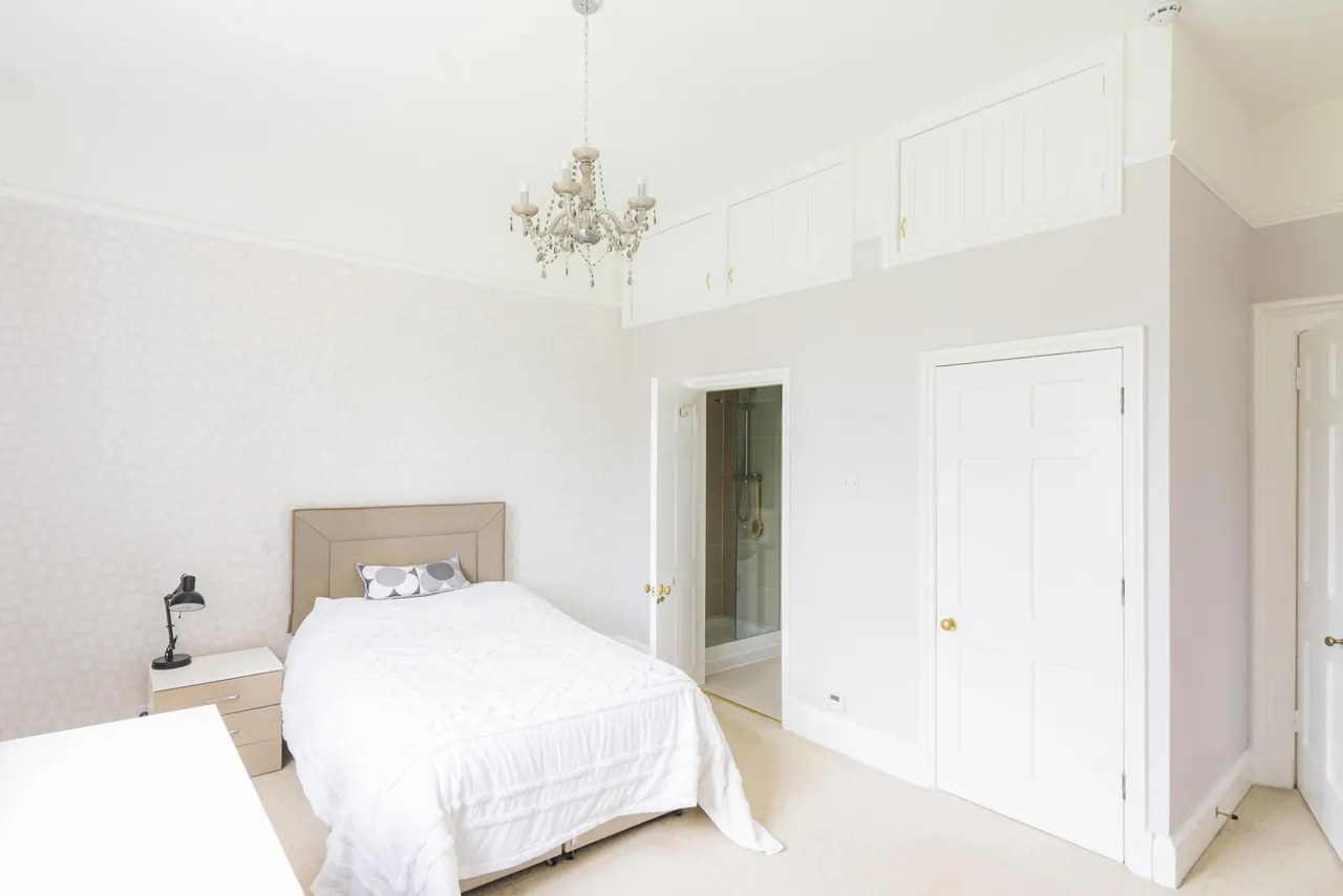 Willaston Road, Thornton Hough, CH63, photo 23