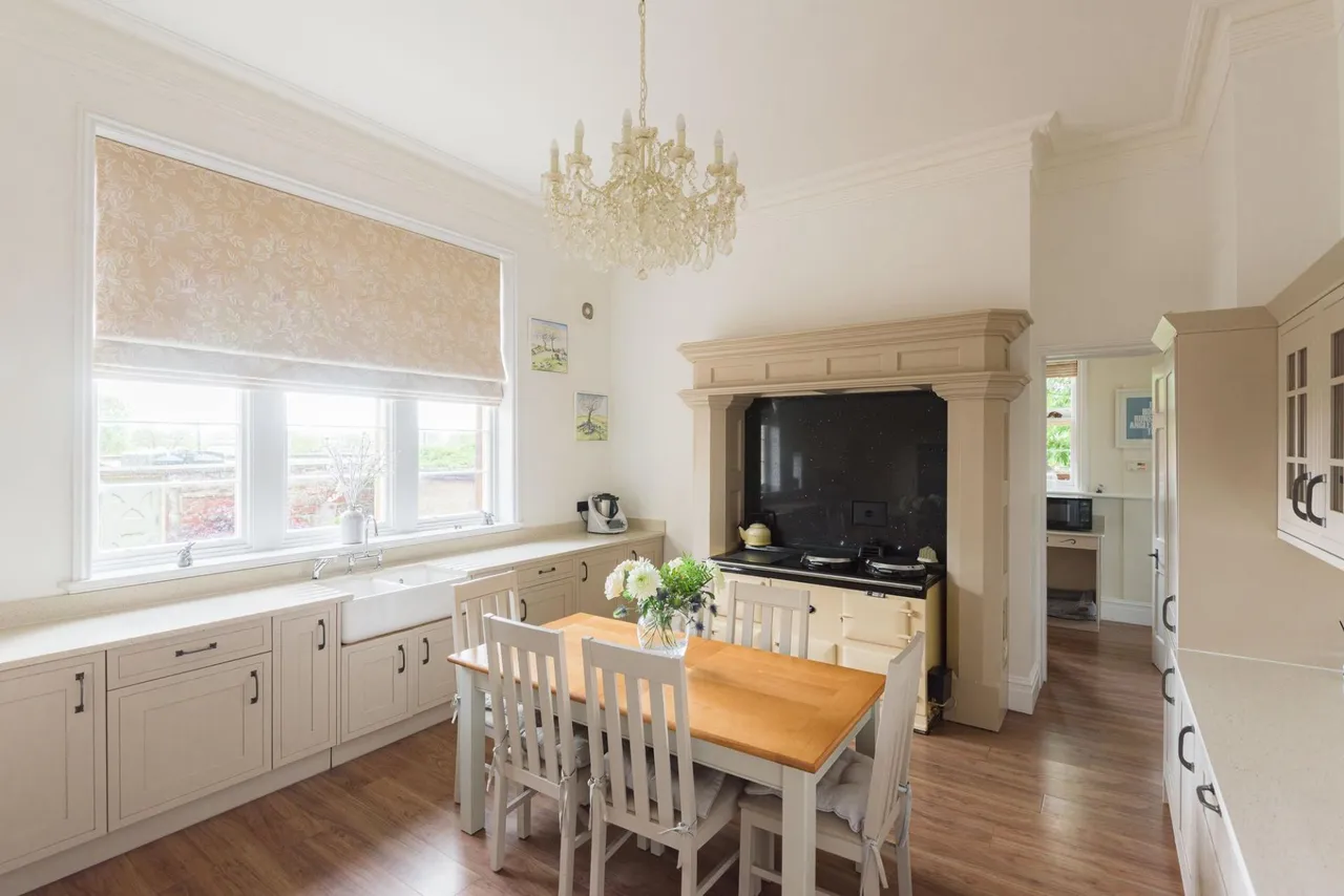 Willaston Road, Thornton Hough, CH63, photo 12