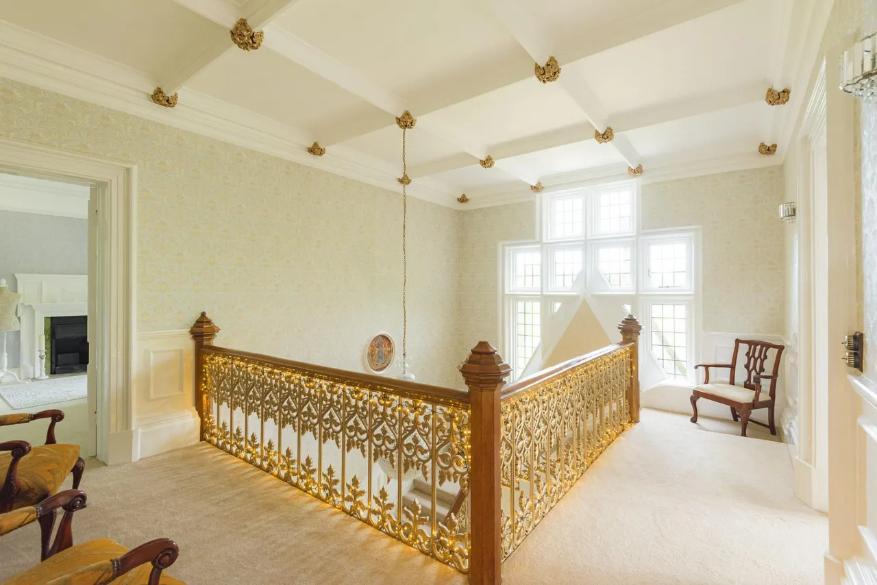 Willaston Road, Thornton Hough, CH63, photo 17