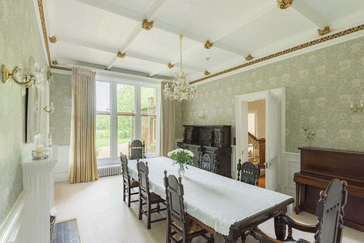 Willaston Road, Thornton Hough, CH63, photo 15