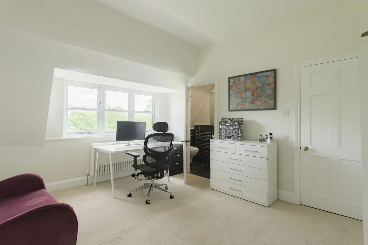 Willaston Road, Thornton Hough, CH63, photo 27