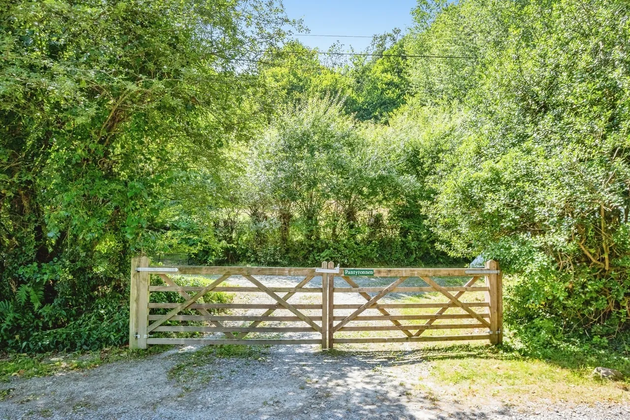 Llansadwrn, Llanwrda, SA19, photo 16