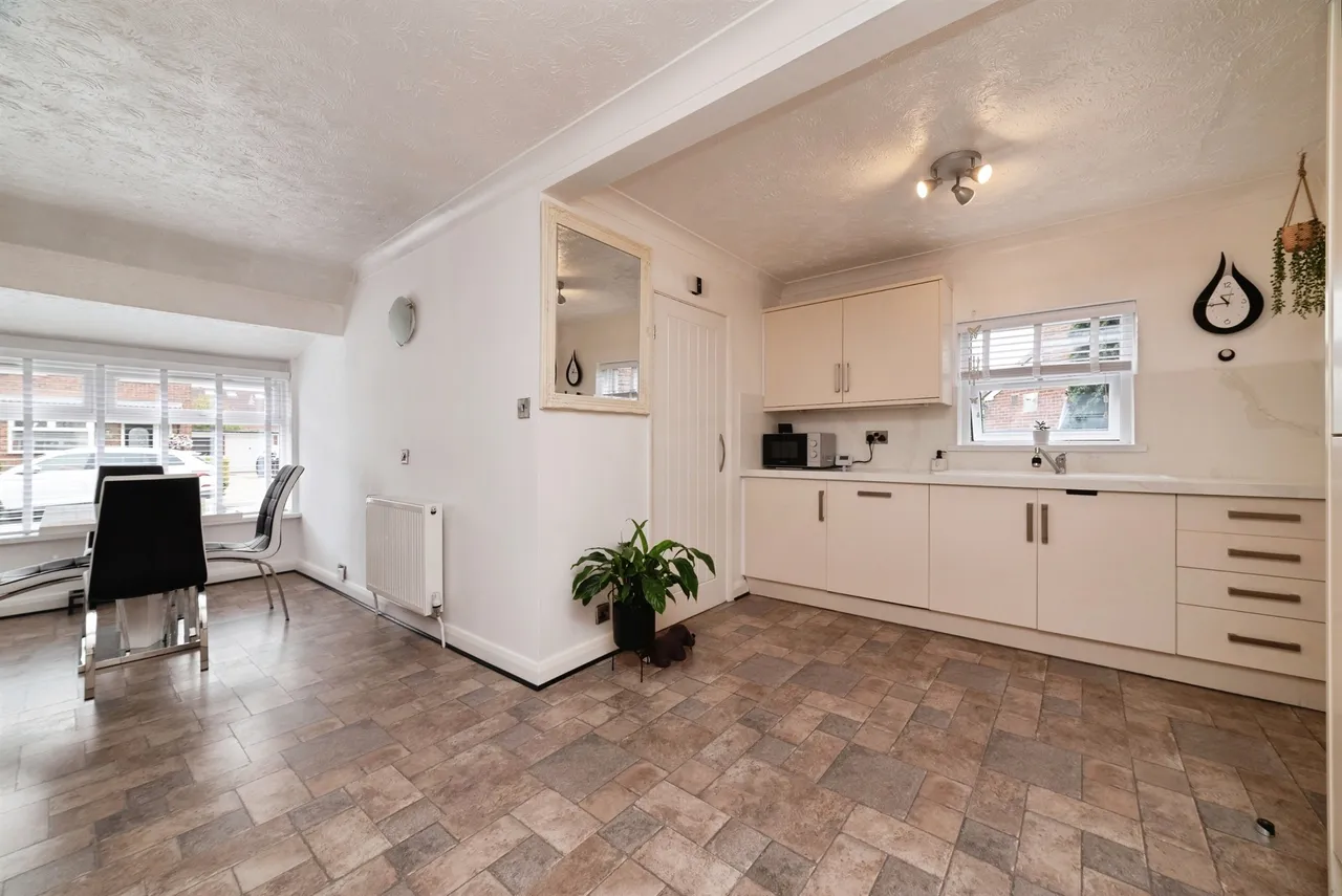 Woodleigh Drive, Sutton-On-Hull, Hull, photo 5
