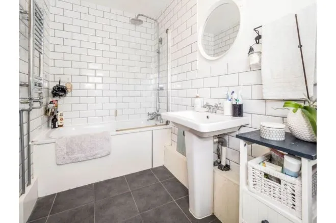 Clayhall Avenue, Ilford, IG5, photo 6