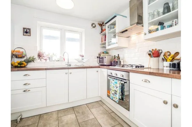 Clayhall Avenue, Ilford, IG5, photo 3
