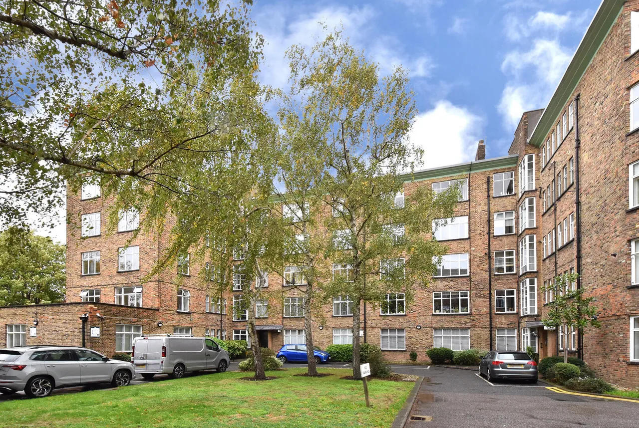 3 bed flat to rent, Lee Terrace, London