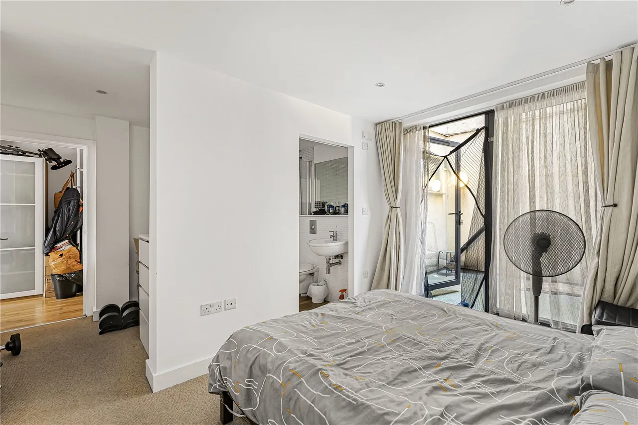 Shacklewell Lane, London, E8, photo 11