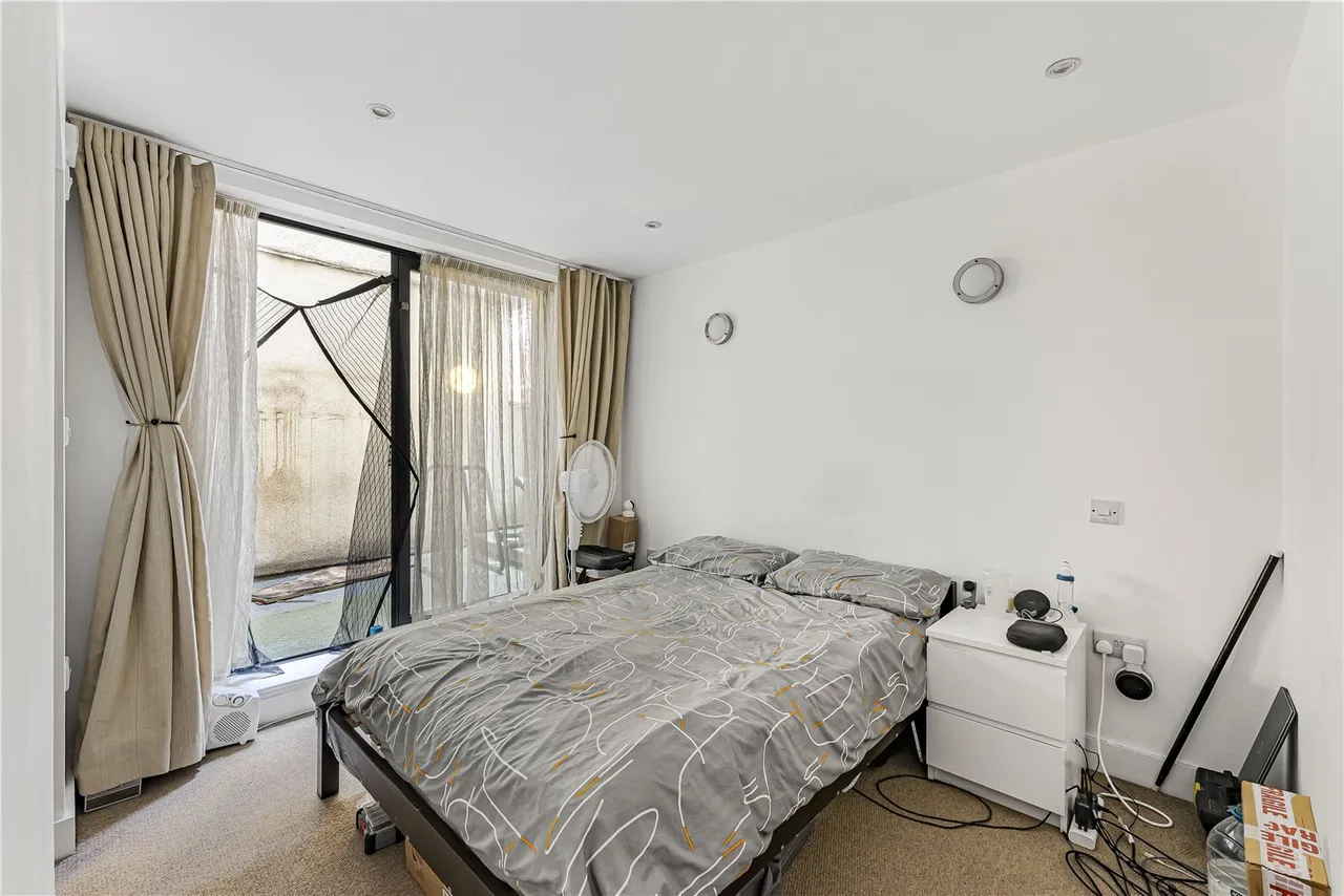 Shacklewell Lane, London, E8, photo 10