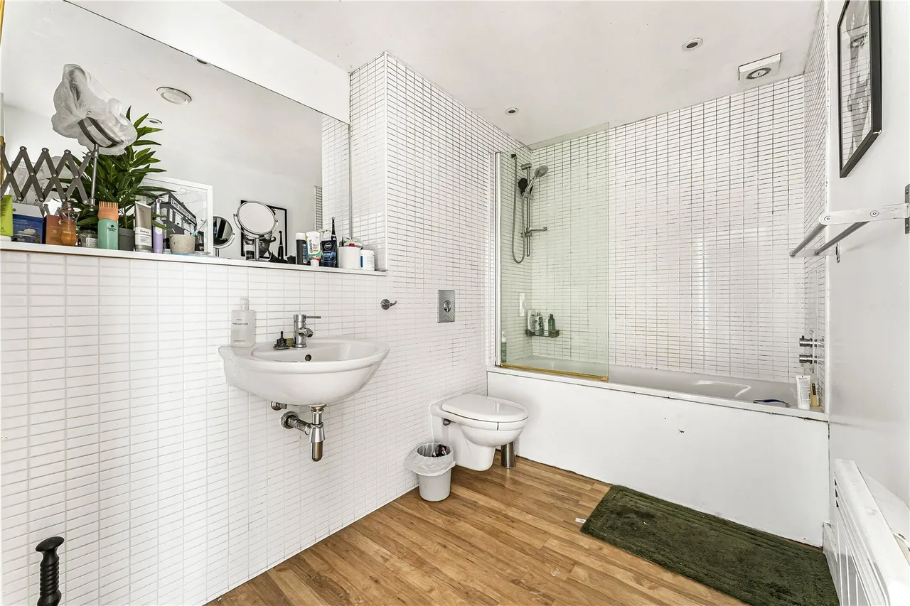 Shacklewell Lane, London, E8, photo 15