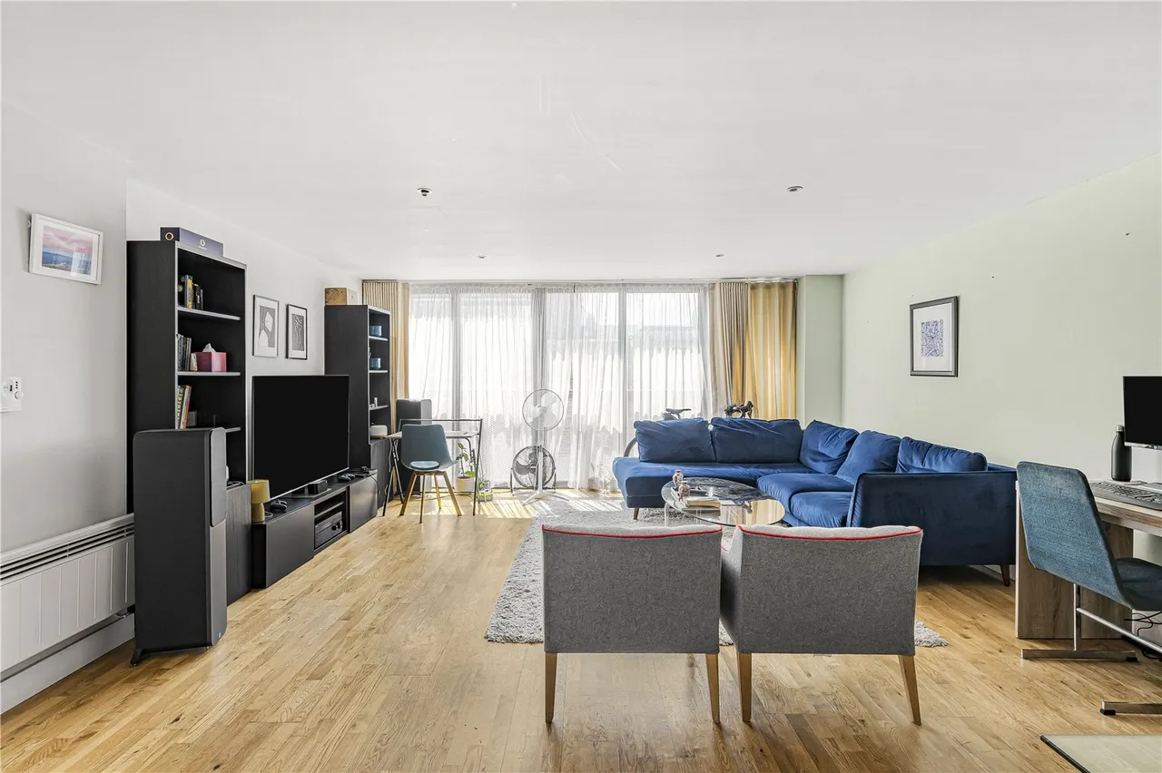Shacklewell Lane, London, E8, photo 8