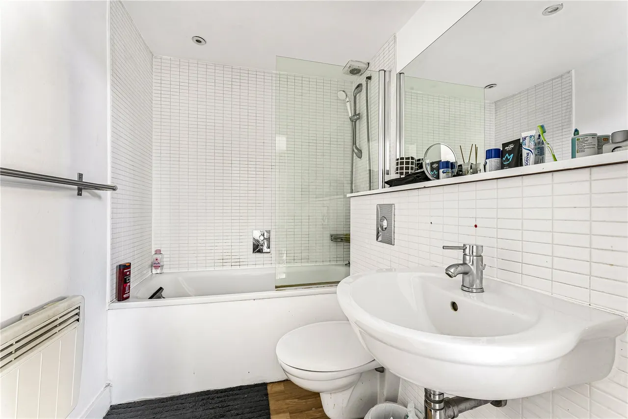 Shacklewell Lane, London, E8, photo 5