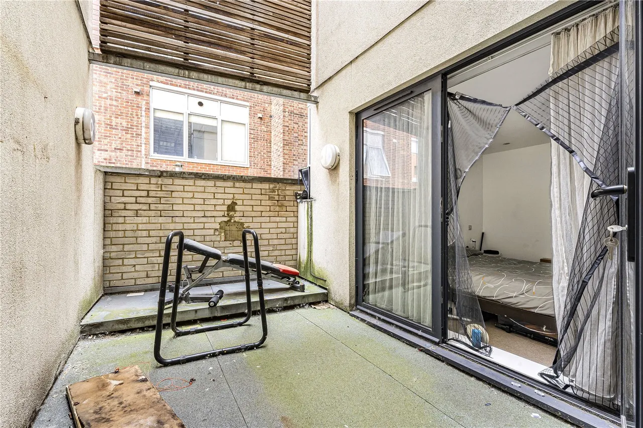 Shacklewell Lane, London, E8, photo 12