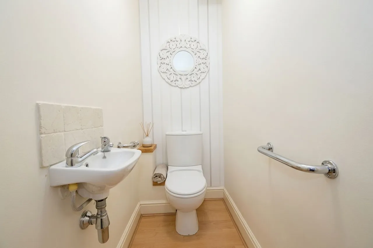 Gaynes Hill Road, Woodford Green, IG8, photo 11