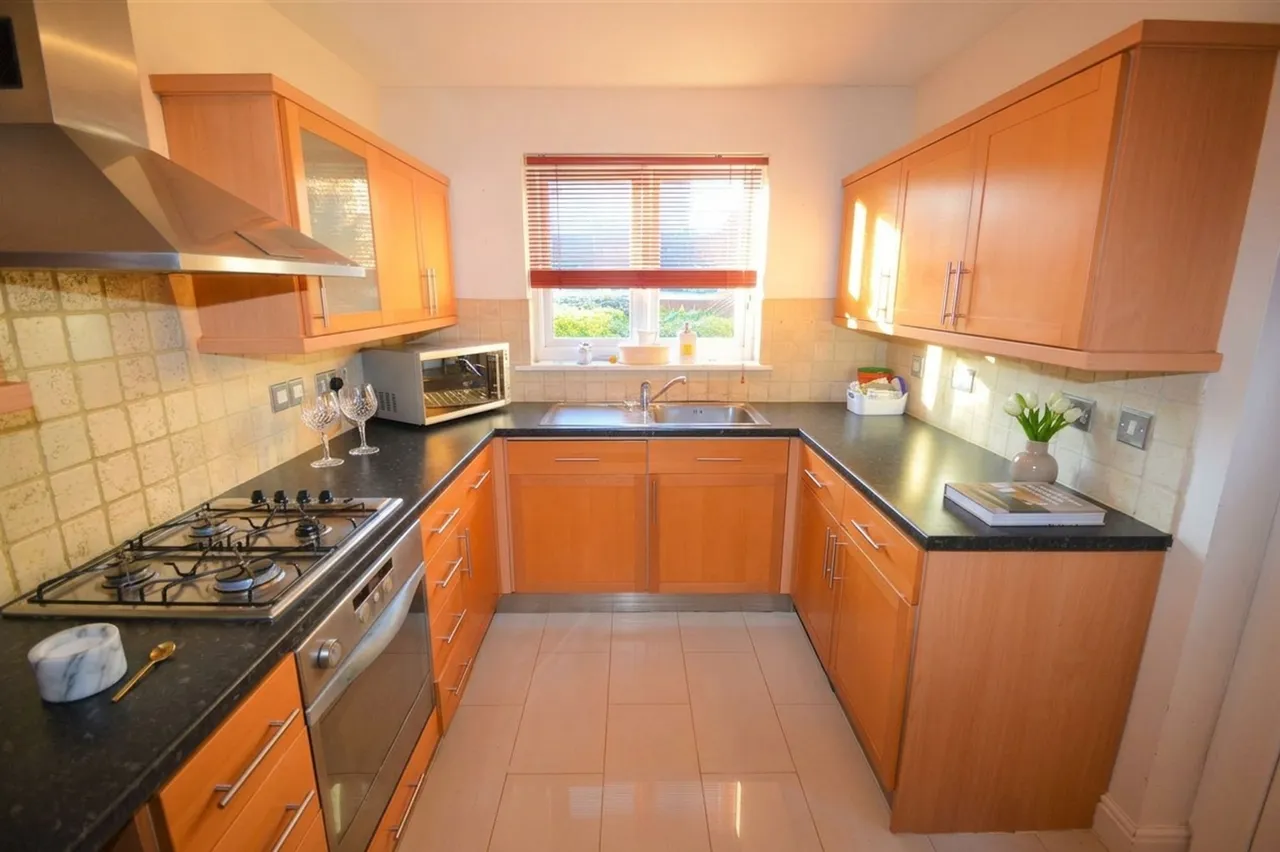 Gaynes Hill Road, Woodford Green, IG8, photo 4