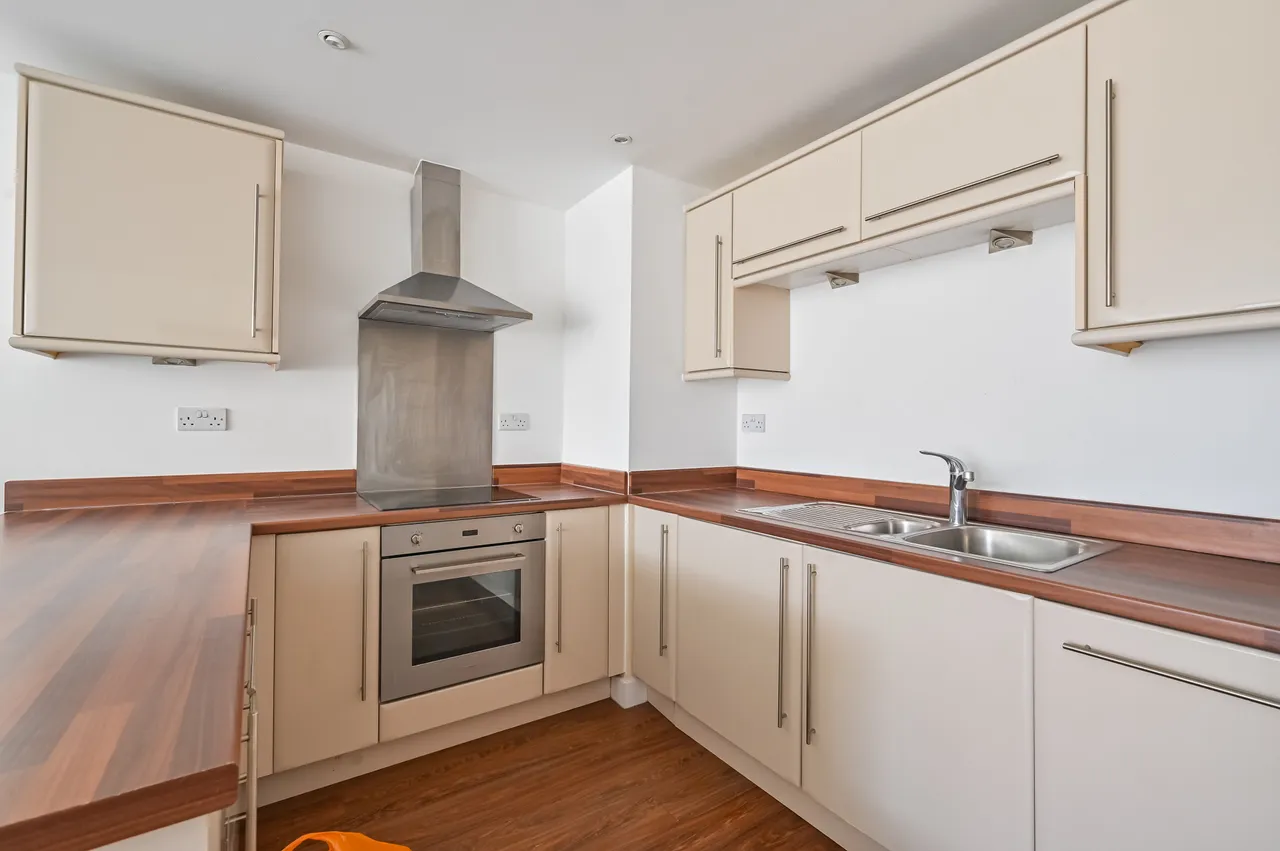 Flat 105 Drift Court, 1 Basin Approach, London, photo 2