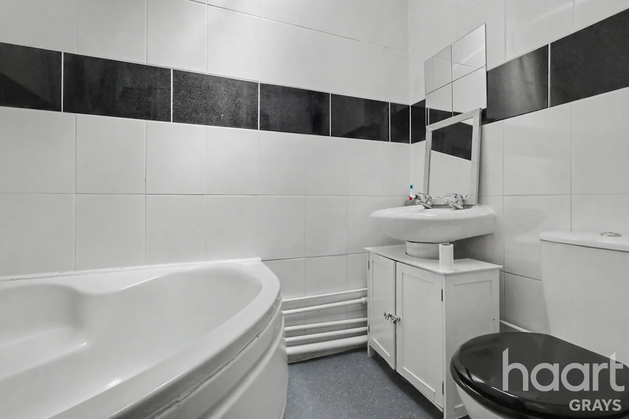 Felicia Way, Chadwell St Mary, RM16, photo 10