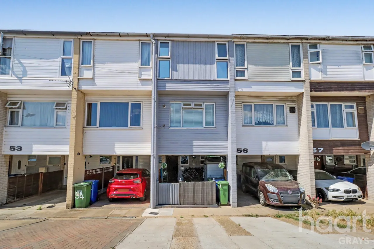3 bed house for sale, Felicia Way, Chadwell St Mary, RM16