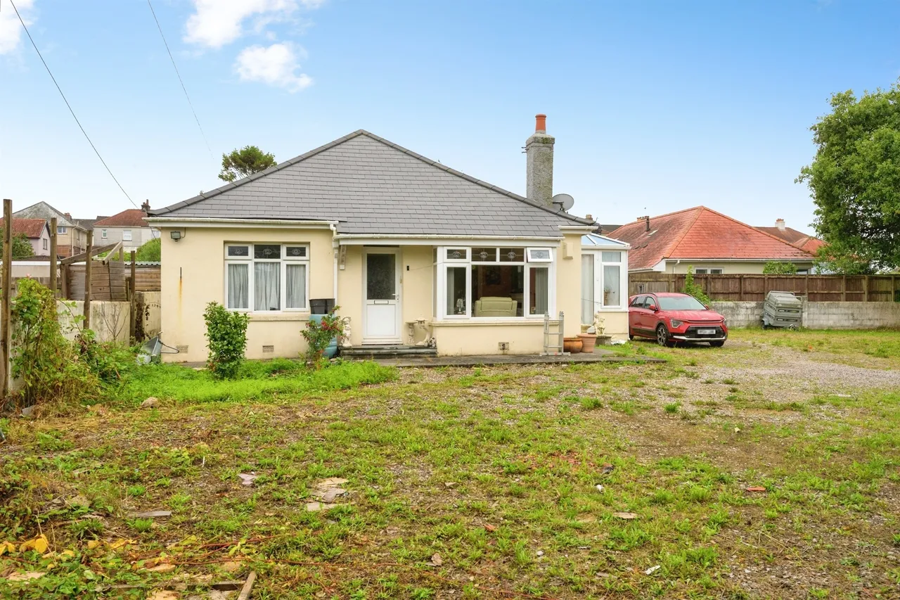 2 bed house for sale — Crownhill Road, Plymouth