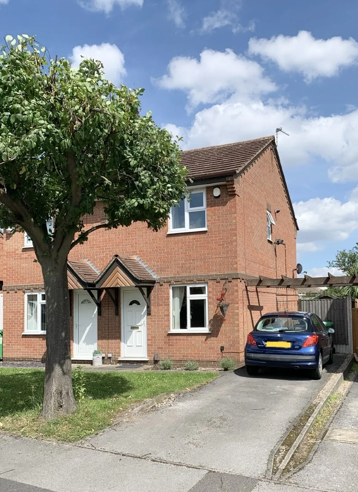 2 bed house to rent, Cropton Crescent, Nottingham, NG8