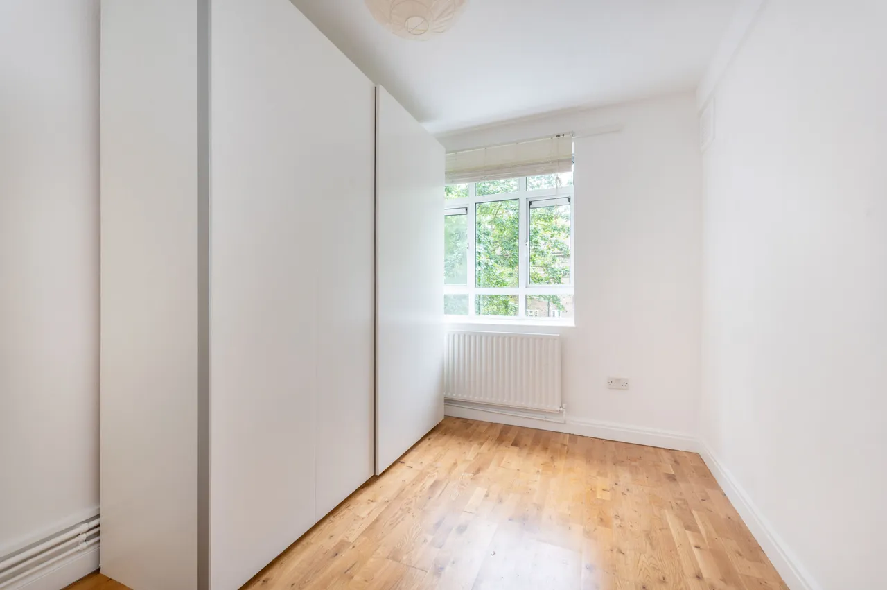 22 Winthrop House, White City Estate, London, photo 4