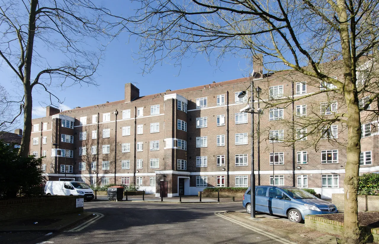 22 Winthrop House, White City Estate, London, photo 5
