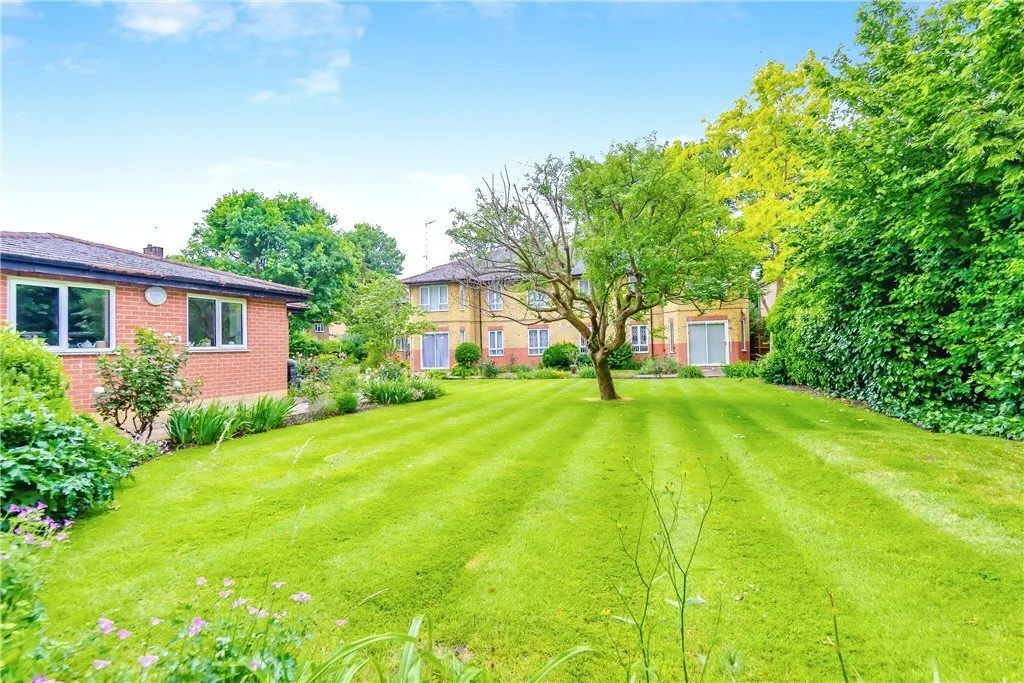 Brighton Road, South Croydon, CR2, photo 12