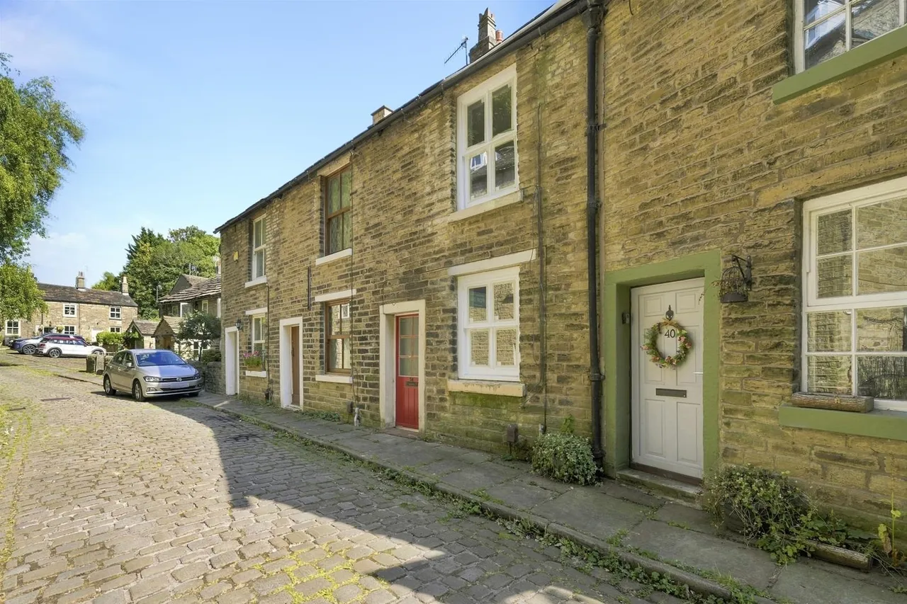 2 bed house to rent — Queen Street, Bollington, Macclesfield