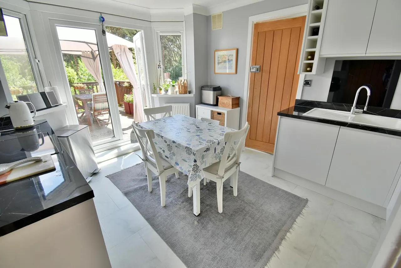 Pine Vale Crescent, BH10, photo 15