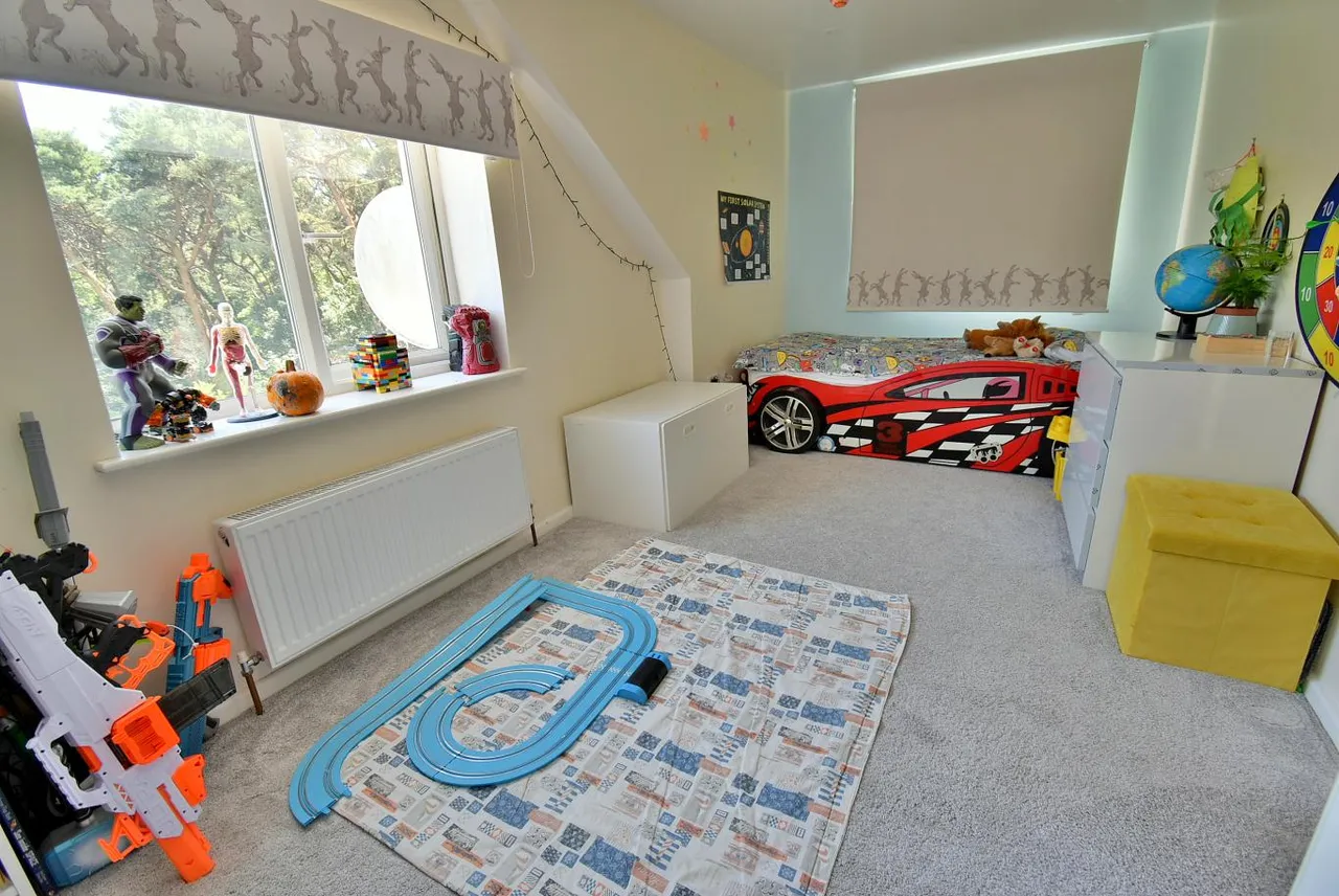 Pine Vale Crescent, BH10, photo 13