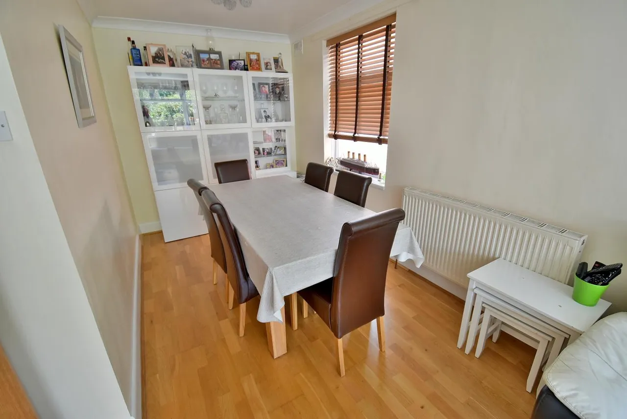 Pine Vale Crescent, BH10, photo 6
