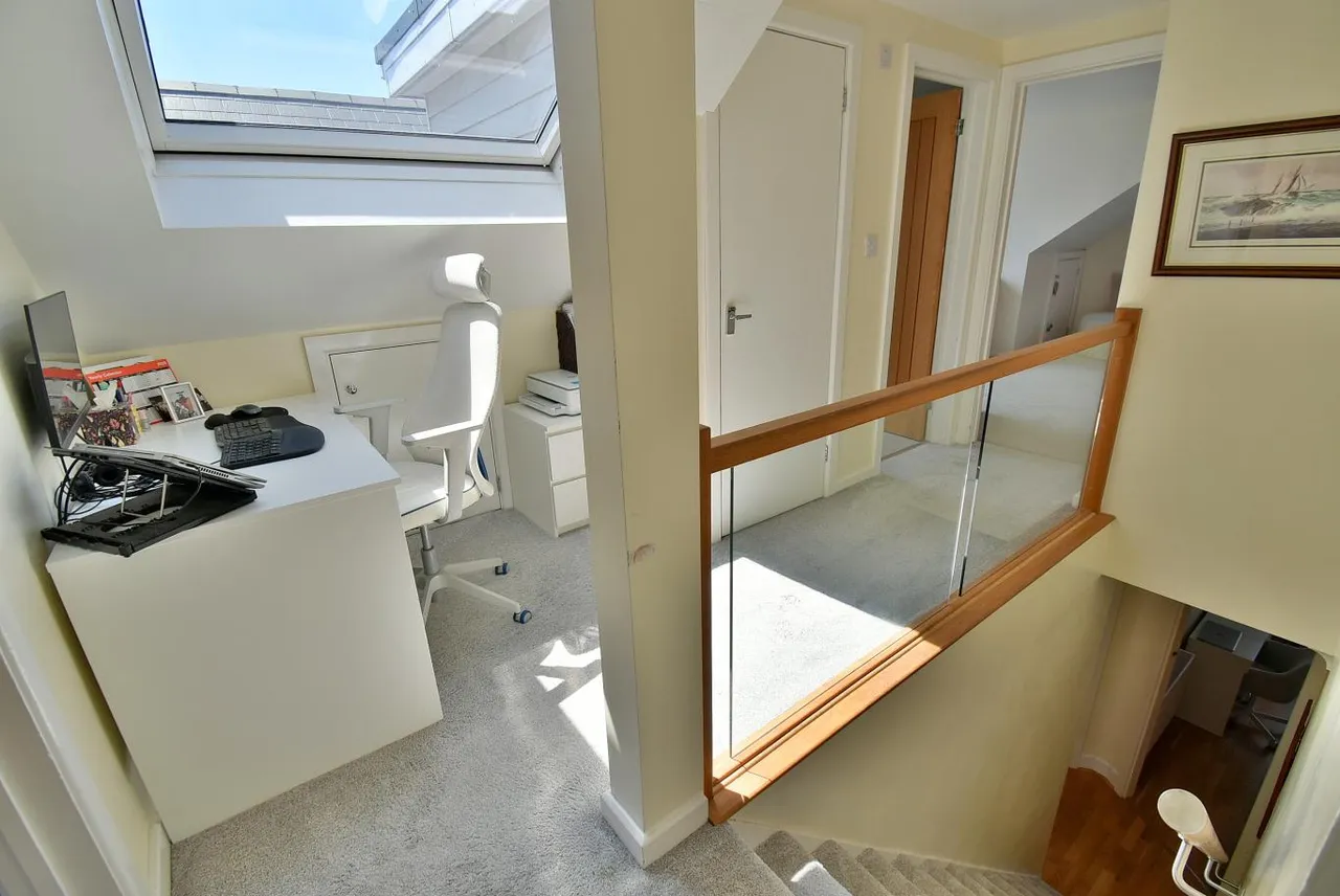 Pine Vale Crescent, BH10, photo 11