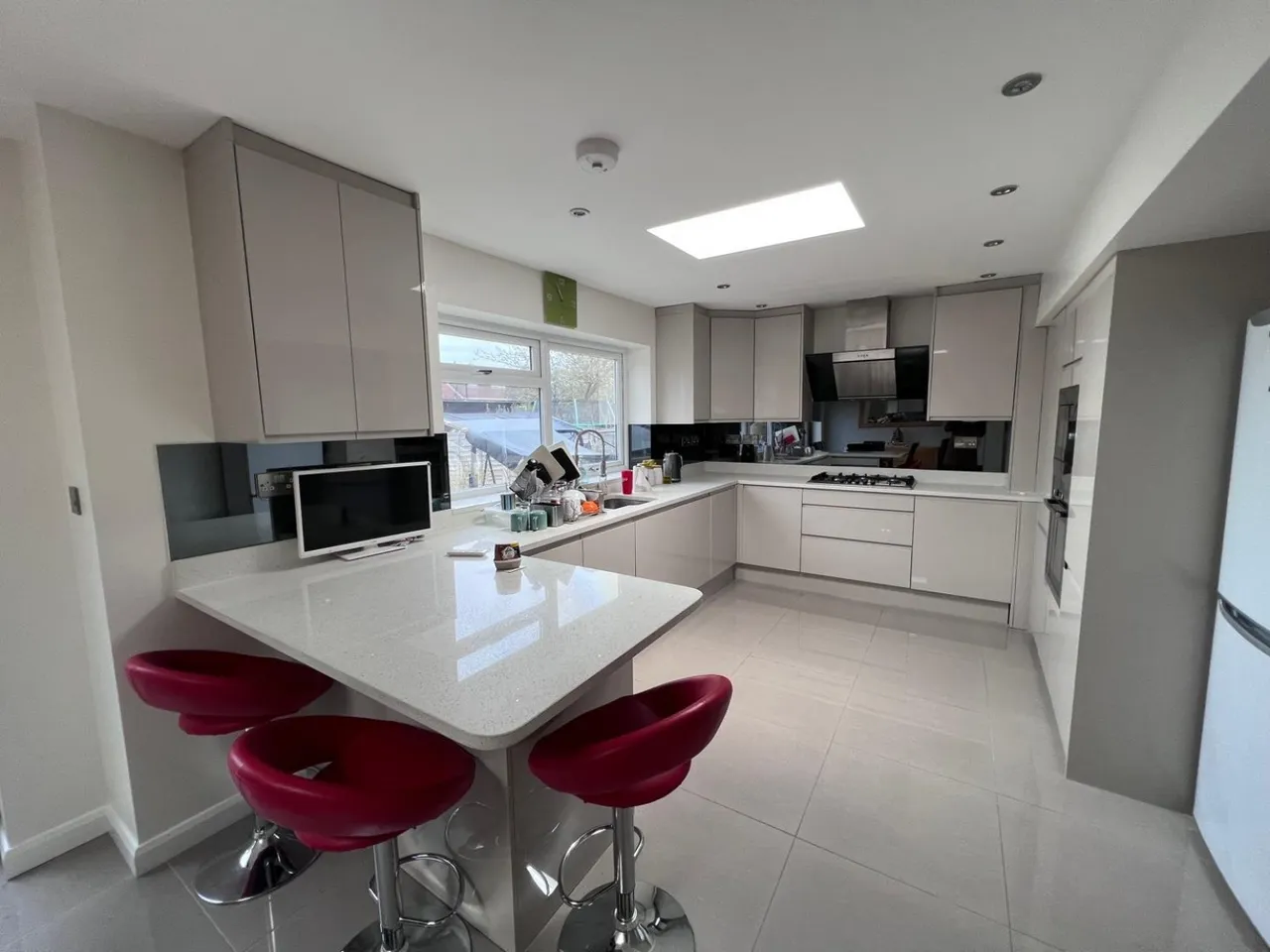 4 bed house to rent — Cornfield Road, Bushey