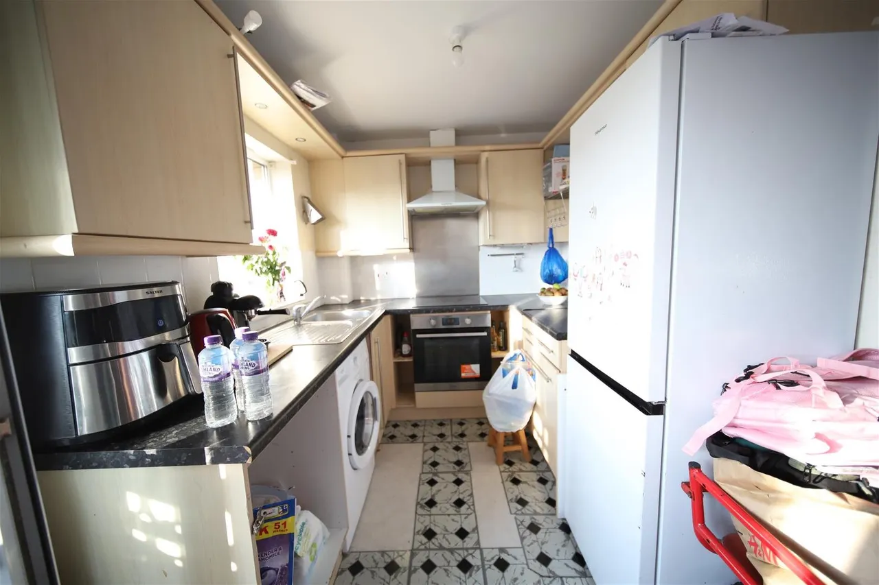 Tysoe Avenue, Enfield EN3 6FF, photo 9