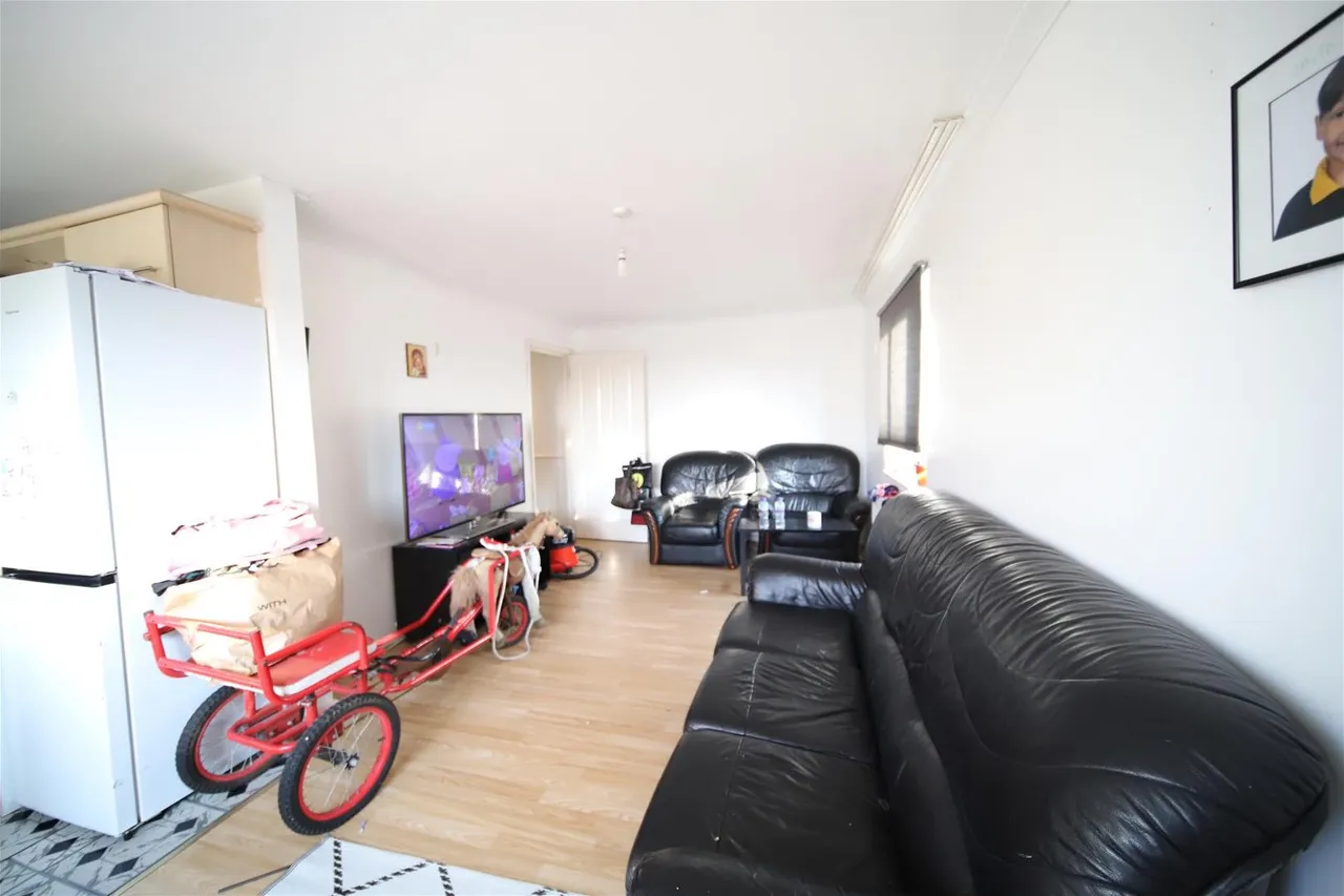 Tysoe Avenue, Enfield EN3 6FF, photo 2