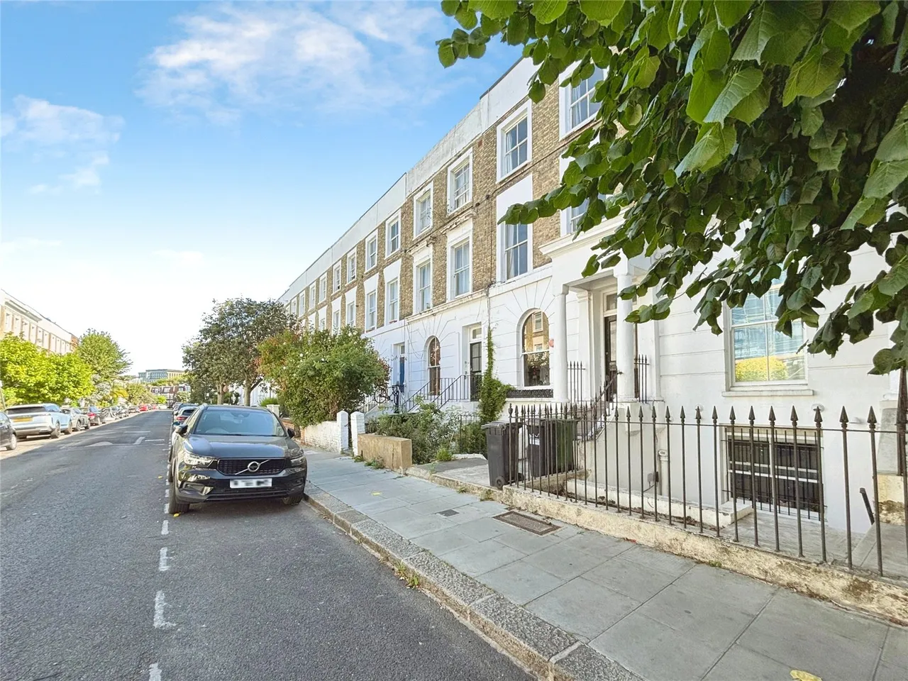 3 bed flat to rent, Stanlake Road, London, W12