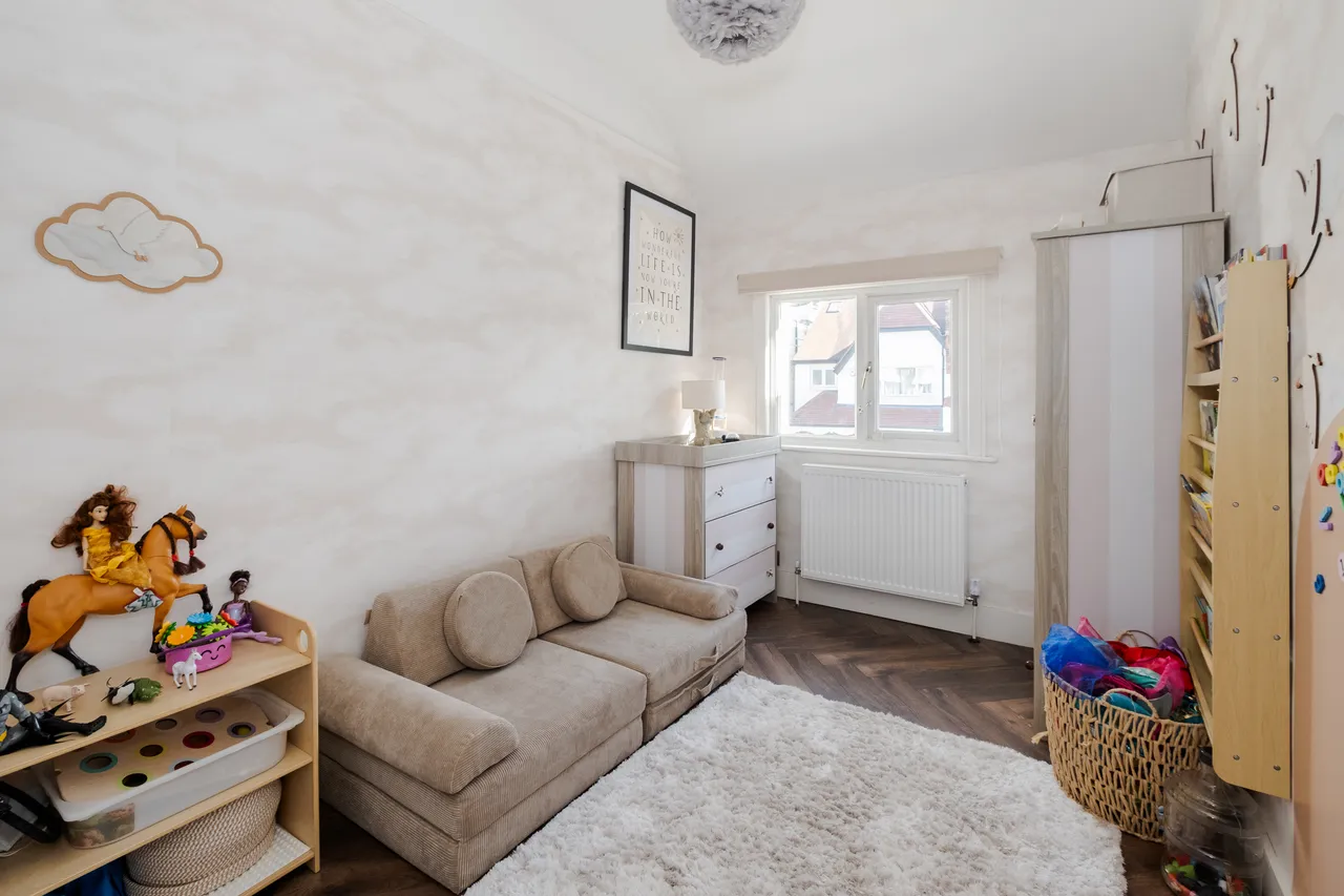 Fairlawn Avenue, London, N2, photo 18
