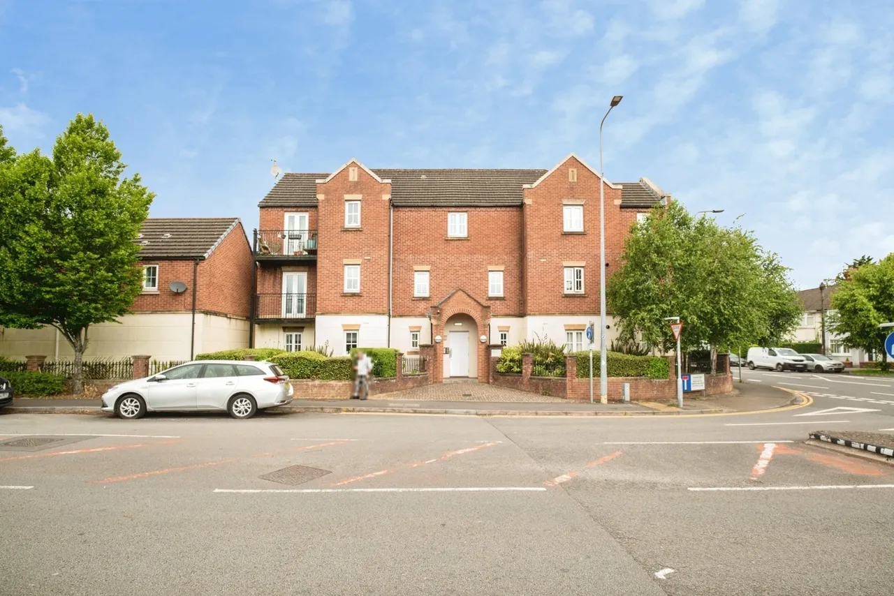 2 bed flat for sale — Phoenix Way, Cardiff, CF14