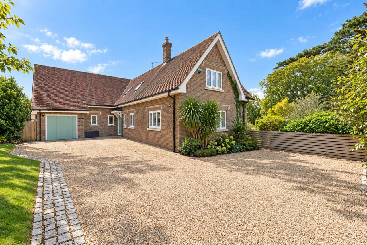 Stonelands Selsfield Road, East Grinstead, RH19, photo 39