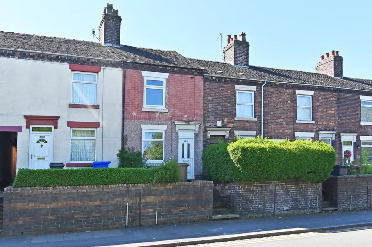 2 bed house for sale — Werrington Road, Bucknall, Stoke-on-Trent