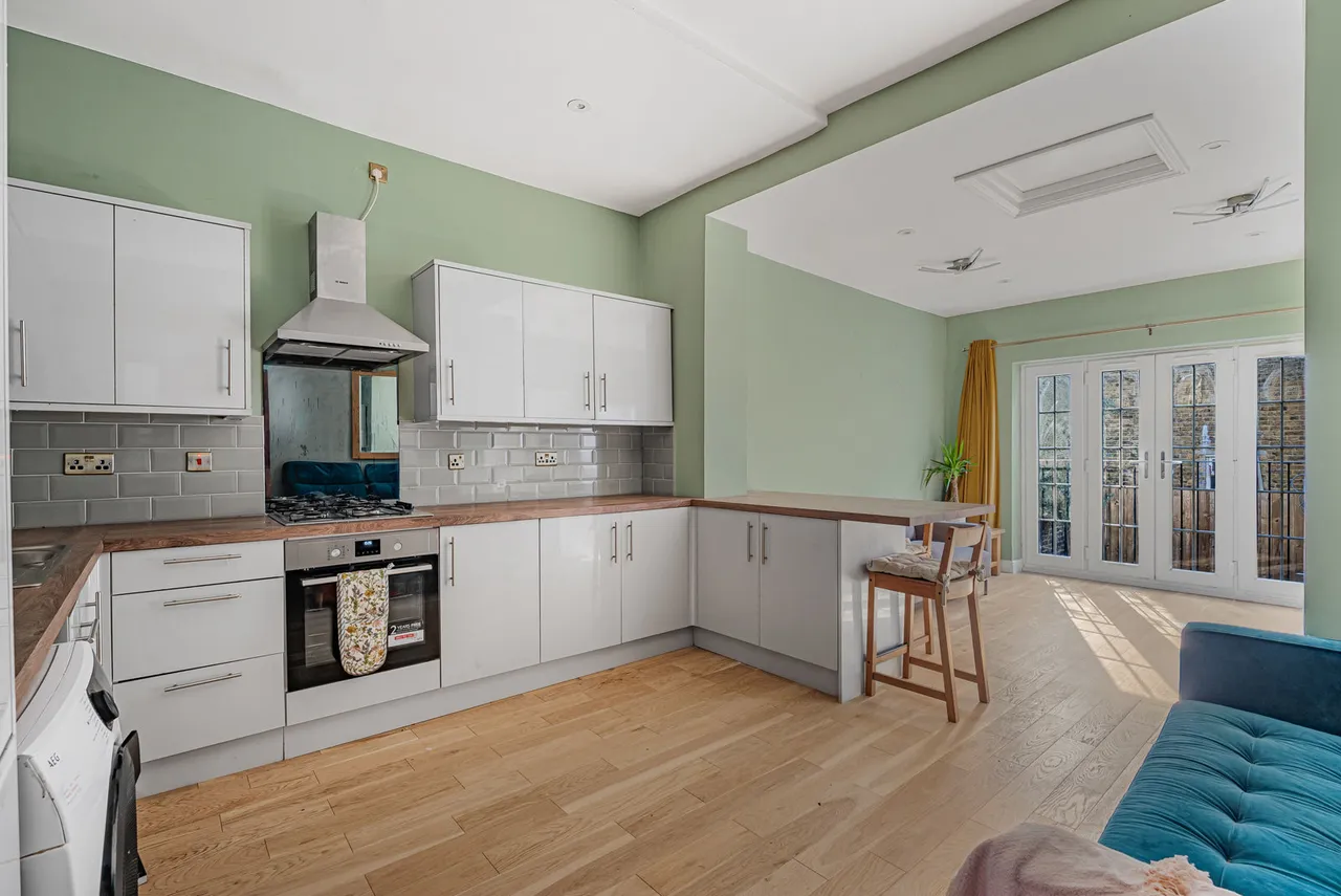 2 bed flat for sale, Upper Tulse Hill, London, SW2