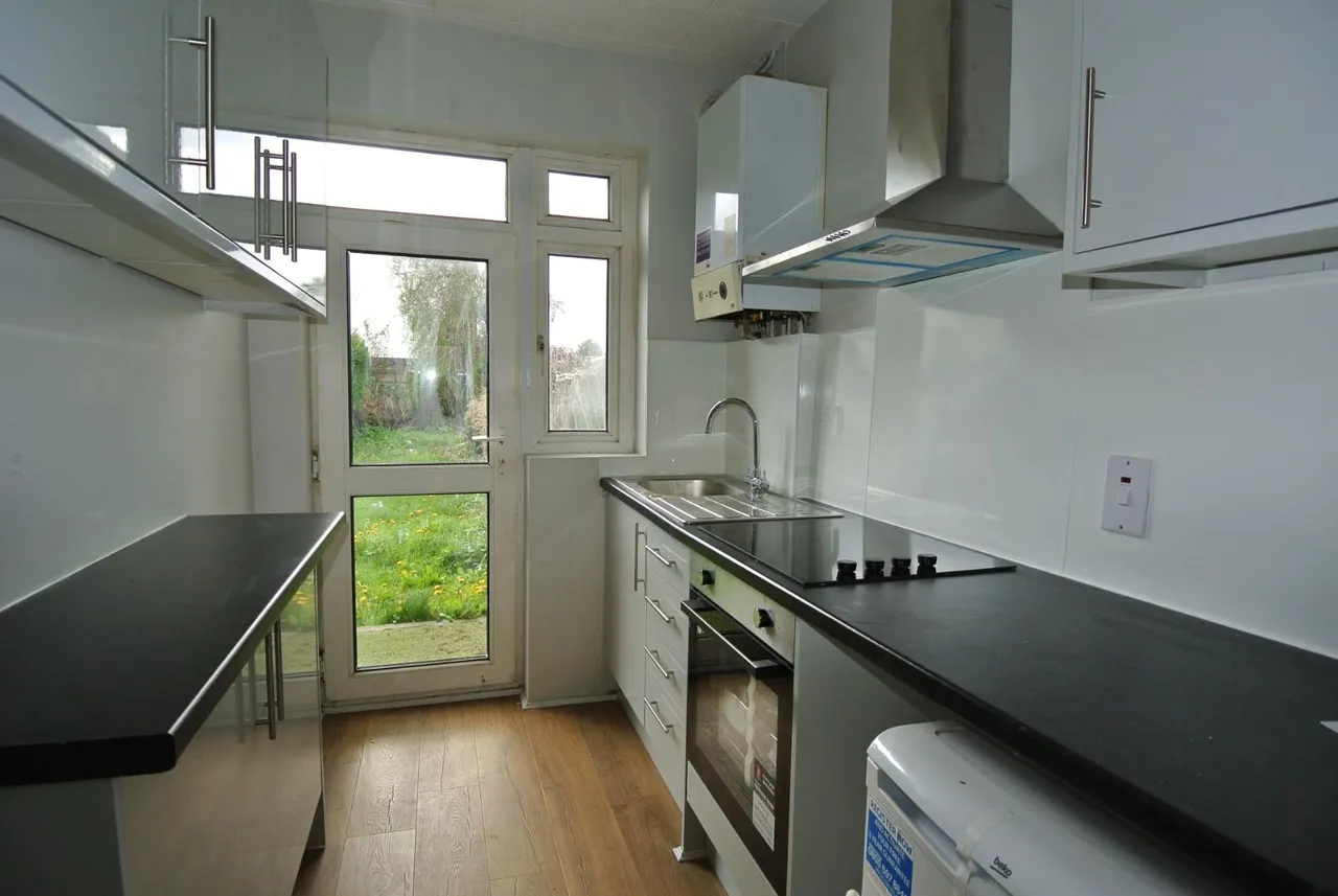 Imperial Road, Feltham, TW14 8AG, photo 5