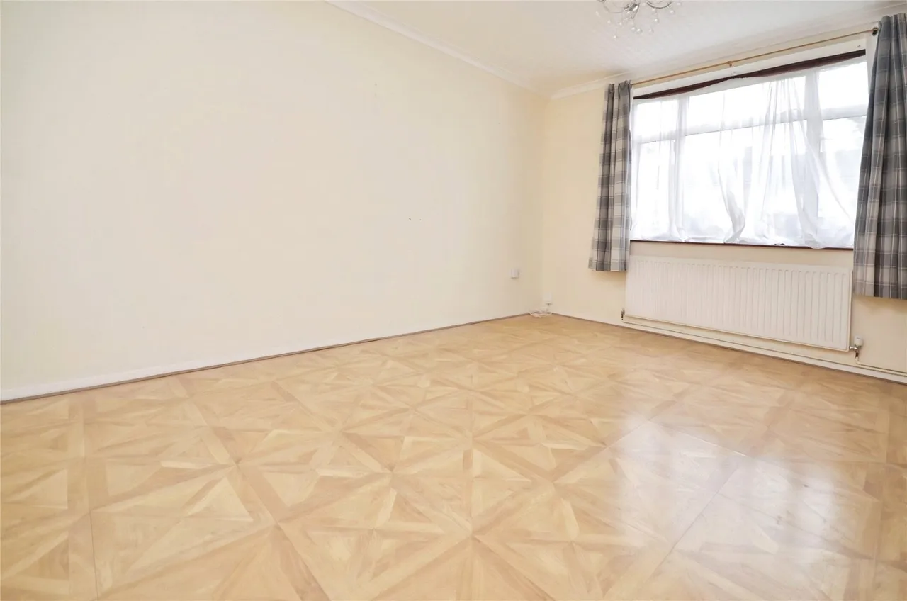 Woodbridge Lane, Romford, Essex, RM3, photo 2
