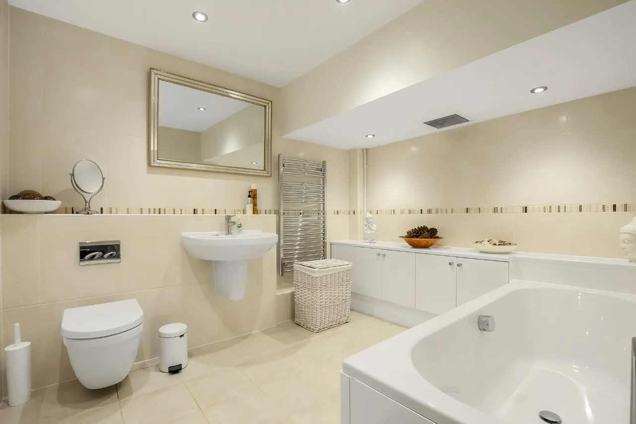 Park Lane, Salisbury, Wiltshire, SP1 3NP, photo 12