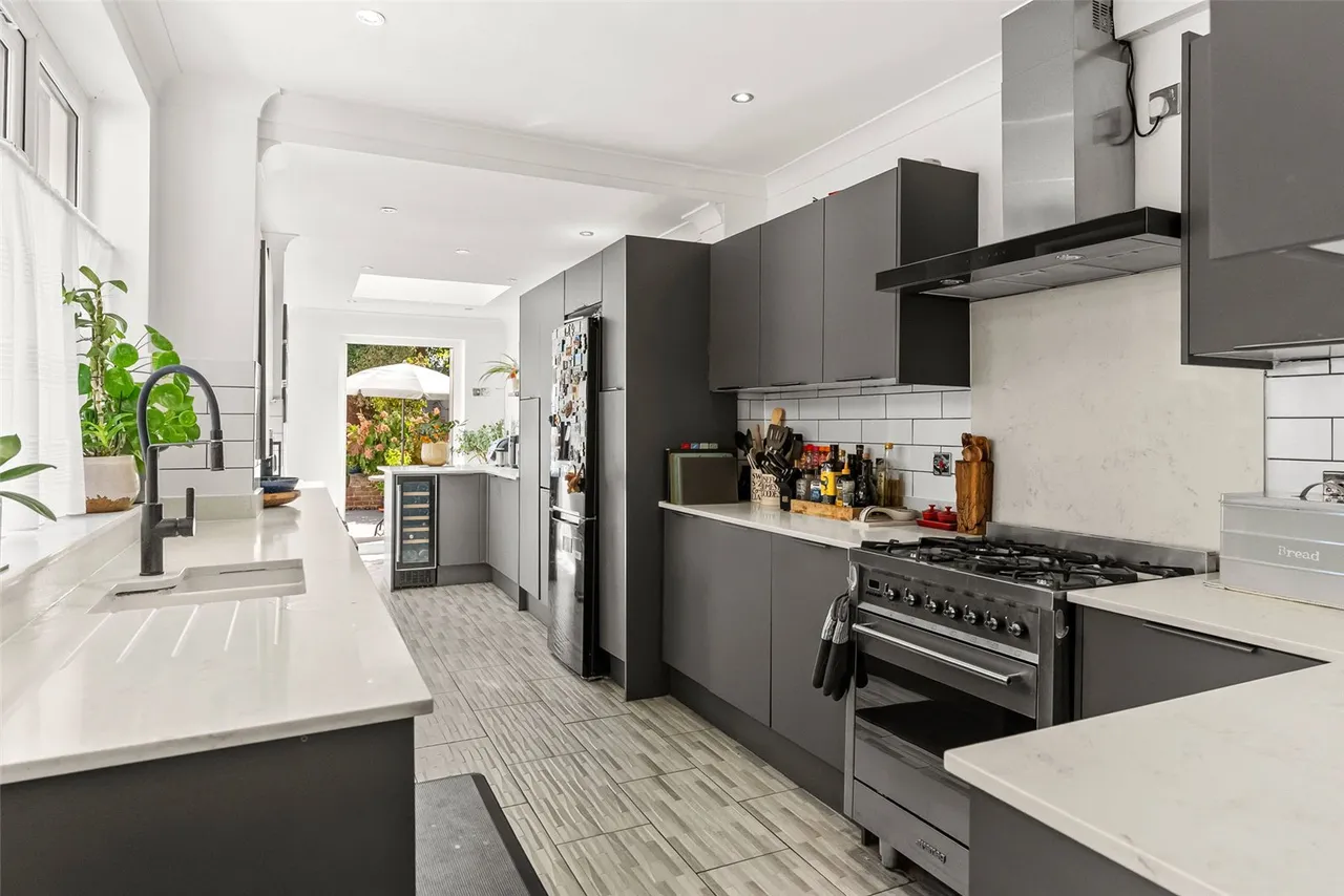 Tudor Road, Hampton, TW12 2NQ, photo 2