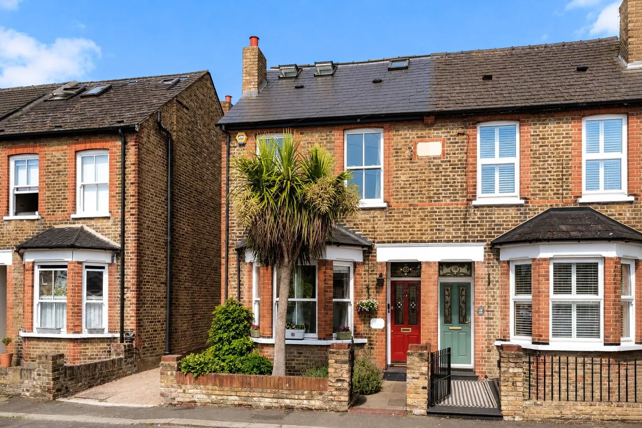 4 bed house for sale — Tudor Road, Hampton, TW12 2NQ