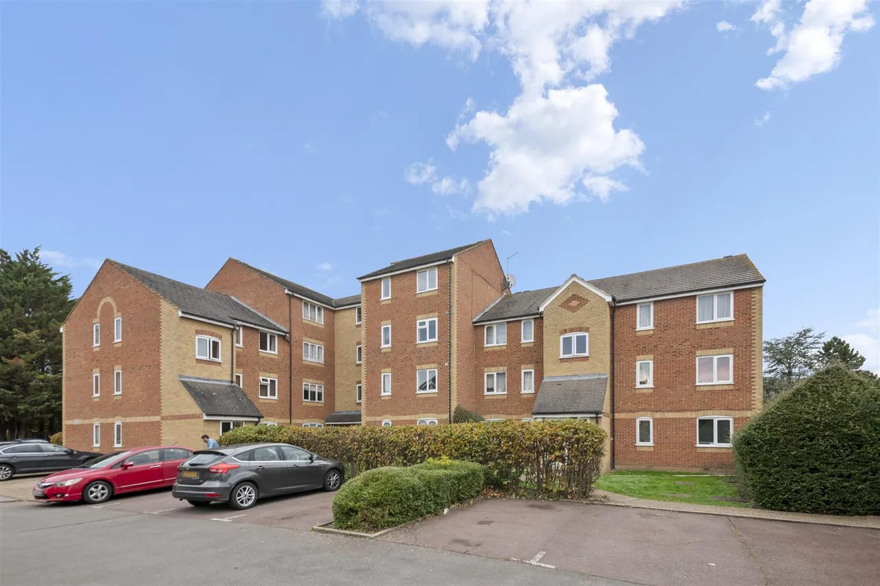 Burket Close, Norwood Green, photo 4