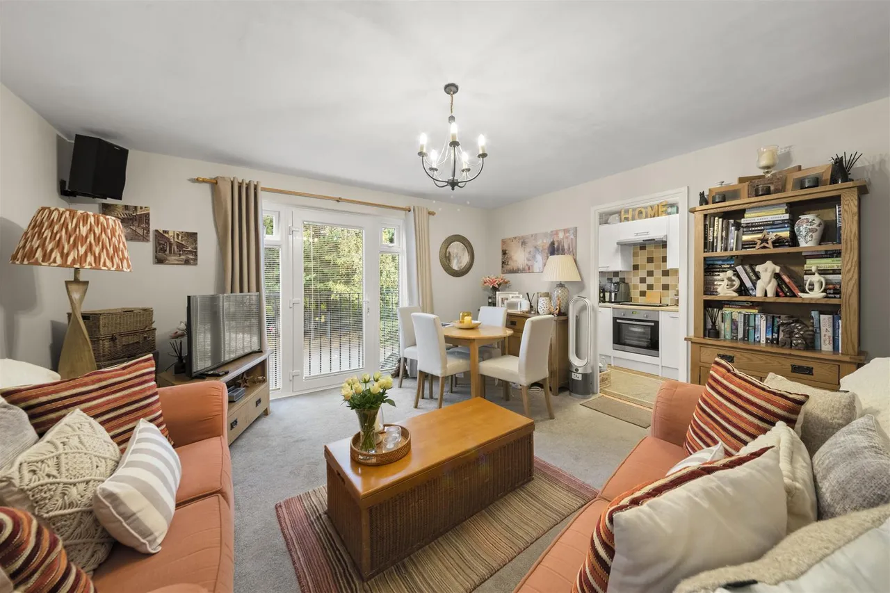 1 bed flat for sale, Burket Close, Norwood Green