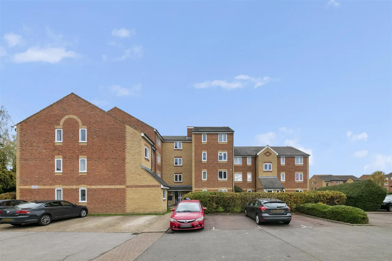 Burket Close, Norwood Green, photo 11