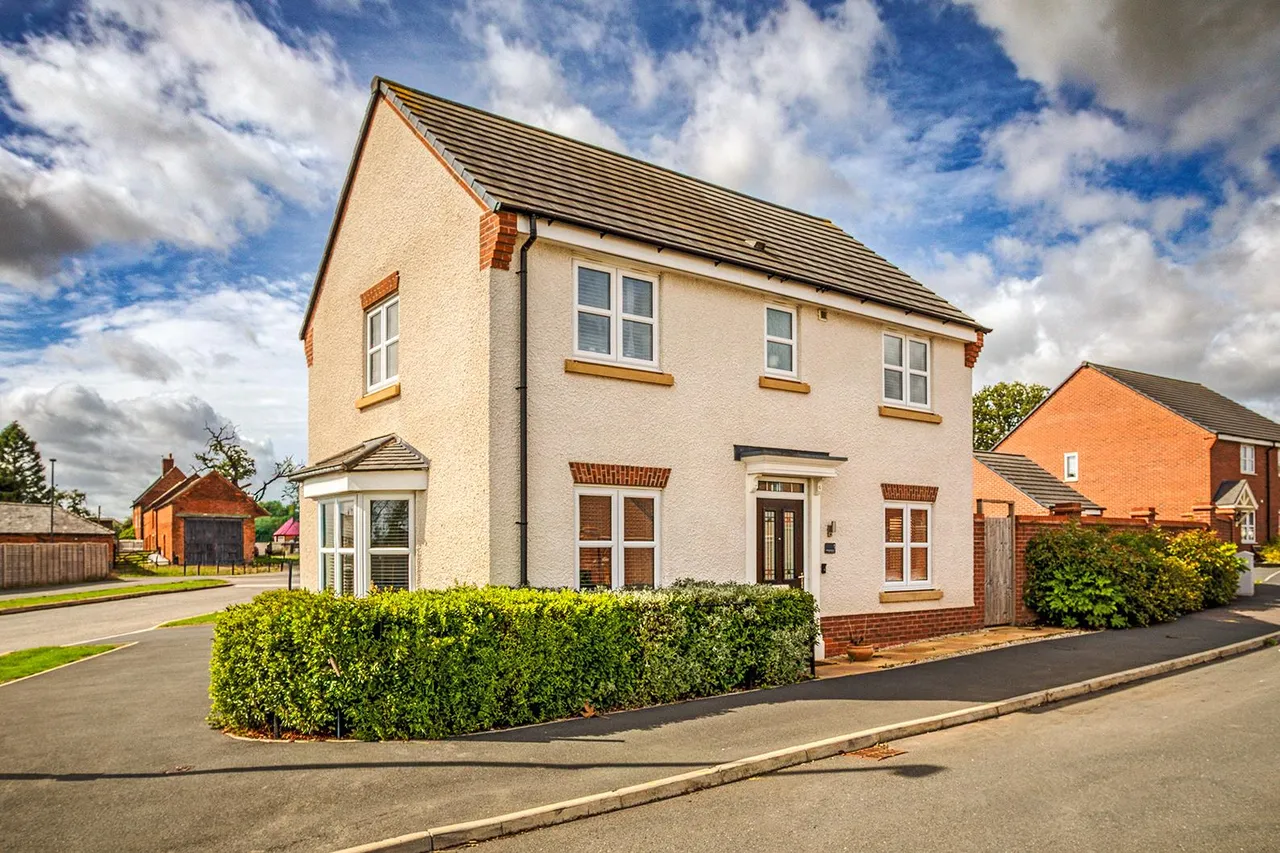 3 bed house for sale, Iris Crescent, Mickleover